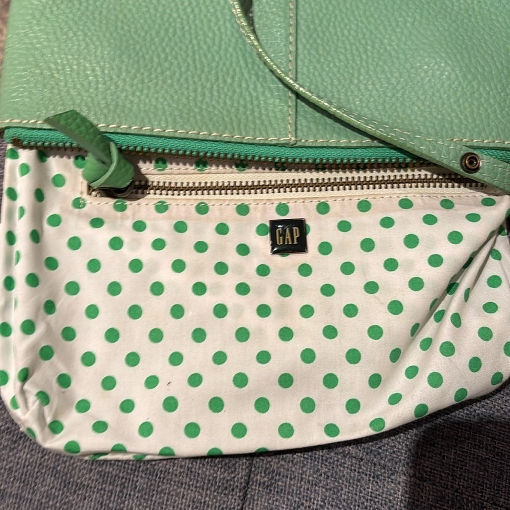 Gap 100% leather Kelly green wristlet - Picture 8 of 8